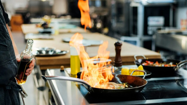 Endüstriyel Mutfakta Atık Yönetimi: Gri Su, Yağ Filtreleri ve Geri Dönüşüm