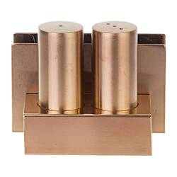 Groovy - Groovy Peçetelikli Çelik Tuzluk Takımı, Yuvarlak, Bakır Groovy - Groovy Peçetelikli Çelik Tuzluk Takımı, Yuvarlak, Bakır