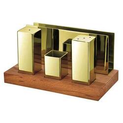 Groovy - Groovy Tuzluk Peçetelik Takımı, Kare, Ahşap Standlı, Altın Groovy - Groovy Tuzluk Peçetelik Takımı, Kare, Ahşap Standlı, Altın